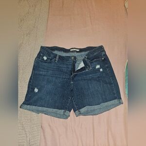 Women’s Levi's Clasdic Shorts Dark Wash Denim Shorts - Casual Rolled Hem